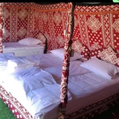 Shāhiq Crescent Desert Private Camp מראה חיצוני תמונה