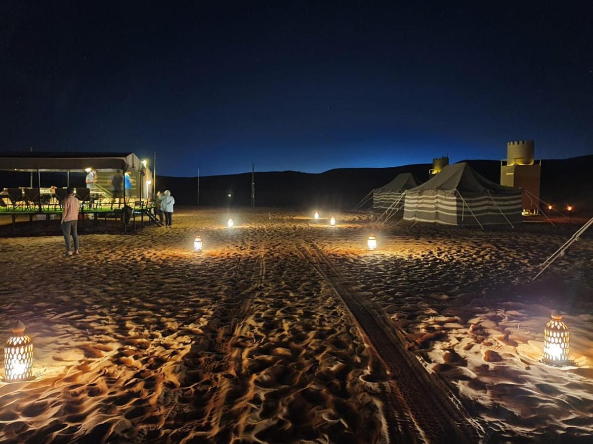 Shāhiq Crescent Desert Private Camp מראה חיצוני תמונה