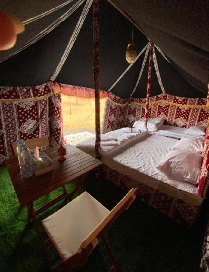 Shāhiq Crescent Desert Private Camp מראה חיצוני תמונה