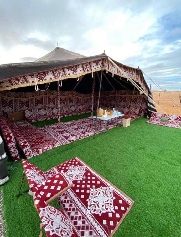 Shāhiq Crescent Desert Private Camp מראה חיצוני תמונה