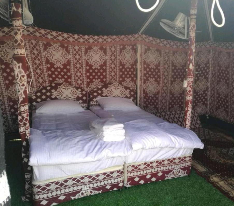 Shāhiq Crescent Desert Private Camp מראה חיצוני תמונה