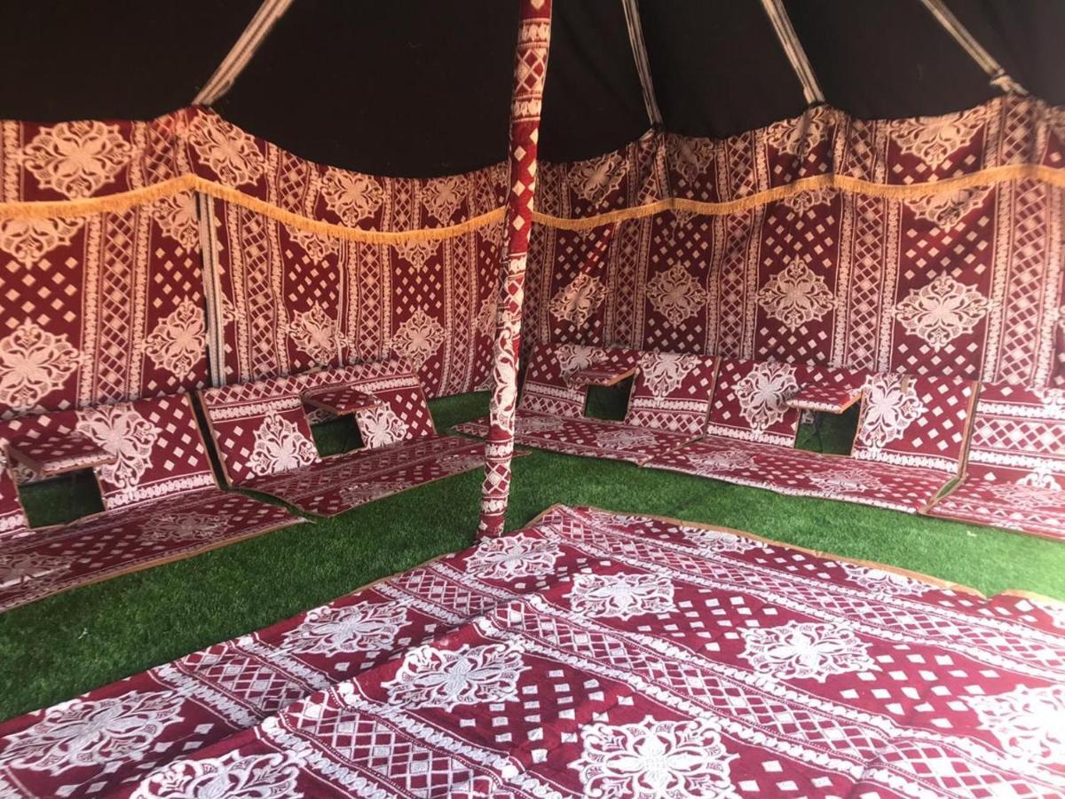 Shāhiq Crescent Desert Private Camp מראה חיצוני תמונה