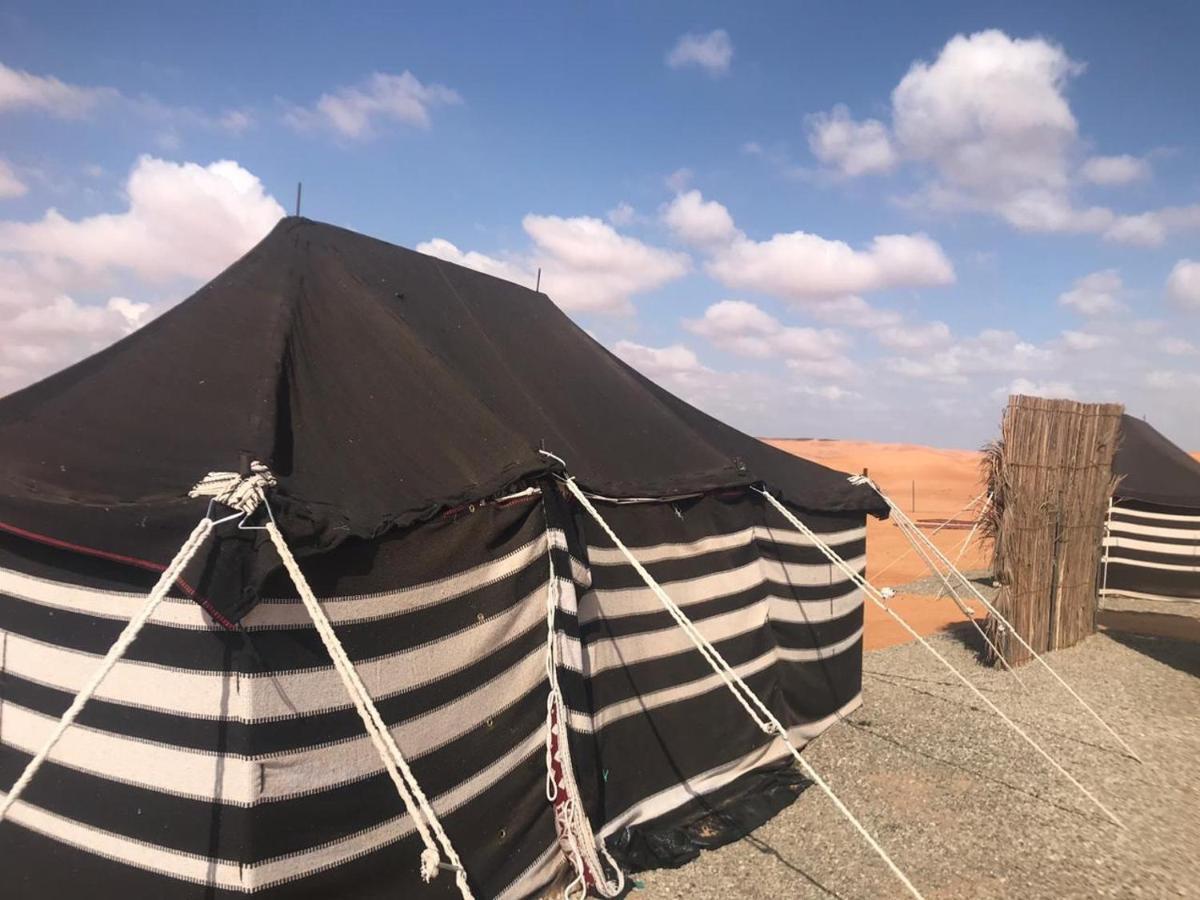 Shāhiq Crescent Desert Private Camp מראה חיצוני תמונה