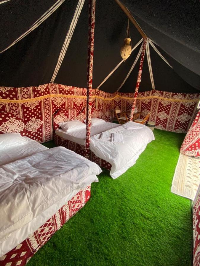 Shāhiq Crescent Desert Private Camp מראה חיצוני תמונה